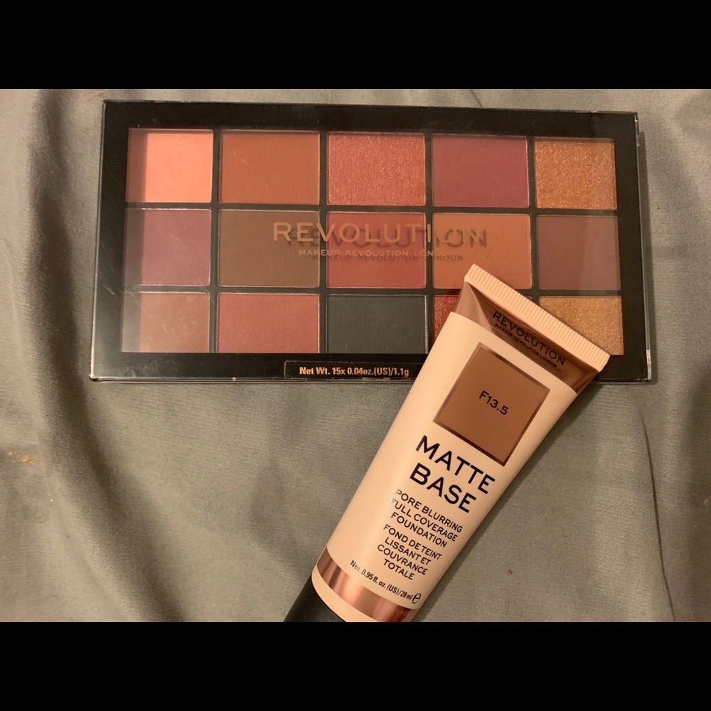 Makeup Revolution Bundle - Picture 3 of 3